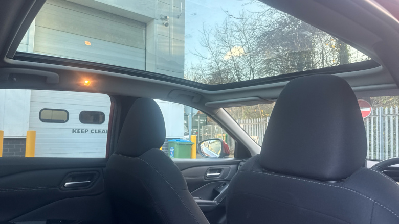 Nissan Qashqai 1.3 DiG-T MH N-Connecta 5dr Petrol Hatchback